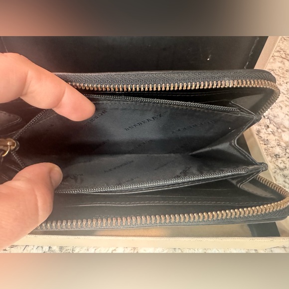 NWOT✨BURBERRY w/ DUSTY & BOX, STUDDED Patent Leather Long Zip Wallet IMMACULATE - Picture 9 of 12